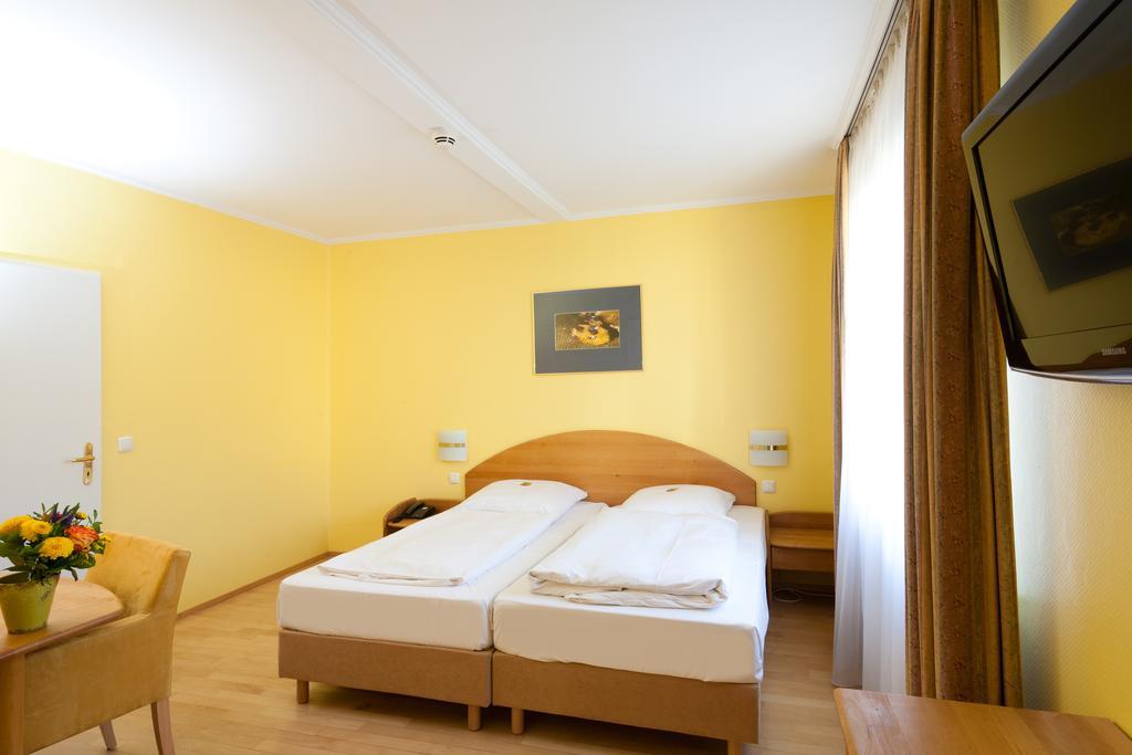 Parkhotel Im Lehel By Blattl